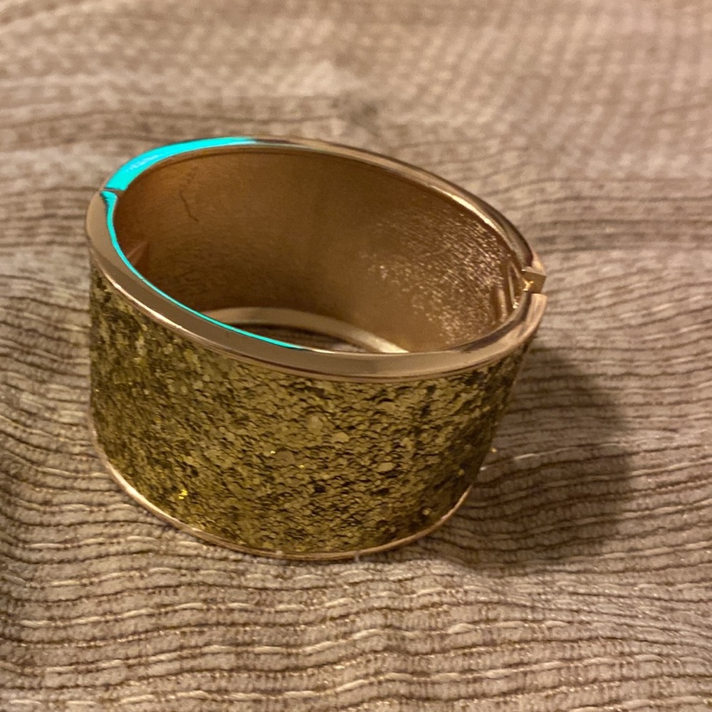 💛NWOT Gold Glitter Cuff Bracelet